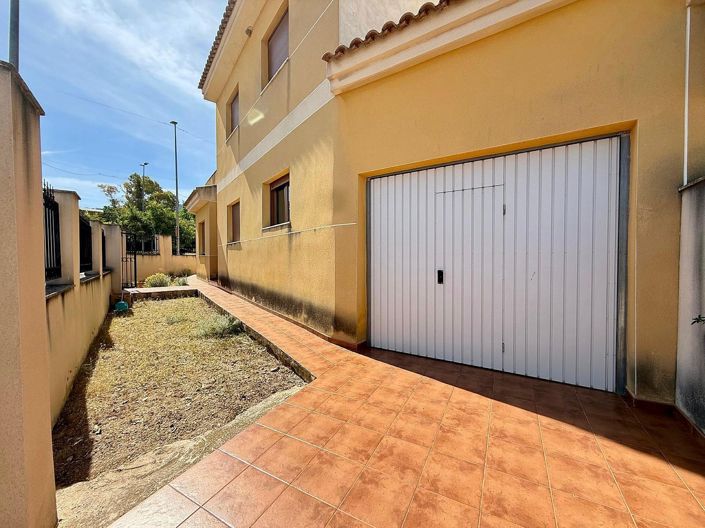 Image No.2-4 Bed Townhouse for sale
