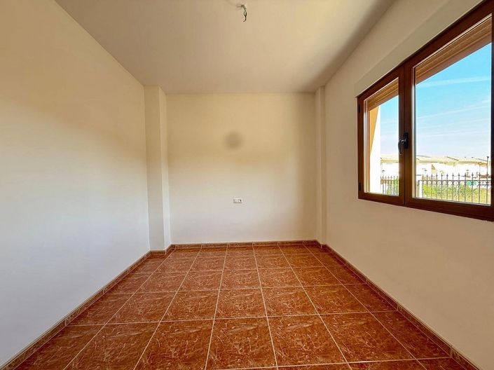 Image No.20-4 Bed Townhouse for sale