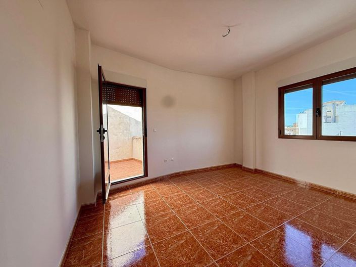 Image No.21-4 Bed Townhouse for sale