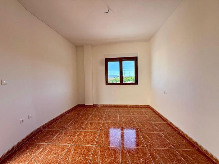 Image No.22-4 Bed Townhouse for sale