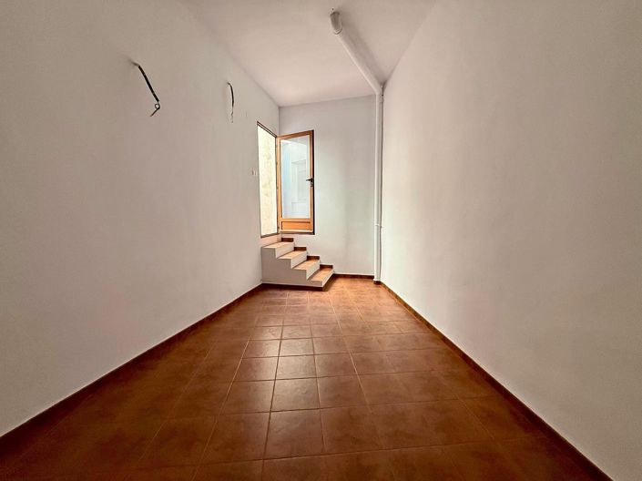 Image No.24-4 Bed Townhouse for sale