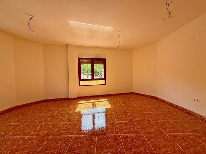 Image No.8-4 Bed Townhouse for sale