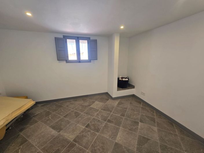 Image No.14-3 Bed Townhouse for sale