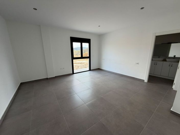 Image No.23-4 Bed Villa for sale
