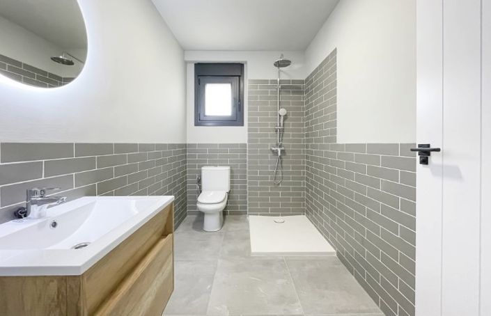 Image No.22-3 Bed Townhouse for sale
