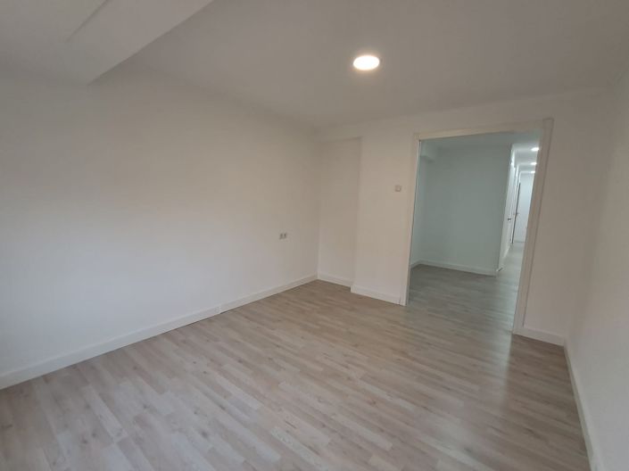 Image No.9-3 Bed Apartment for sale