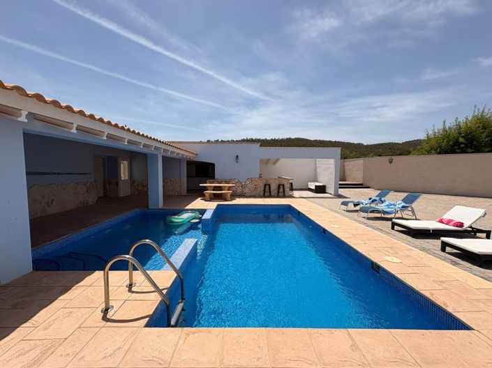 Image No.19-4 Bed Commercial for sale