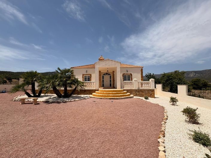 Image No.2-4 Bed Commercial for sale