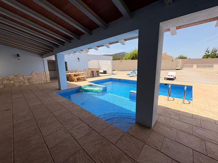 Image No.30-4 Bed Commercial for sale