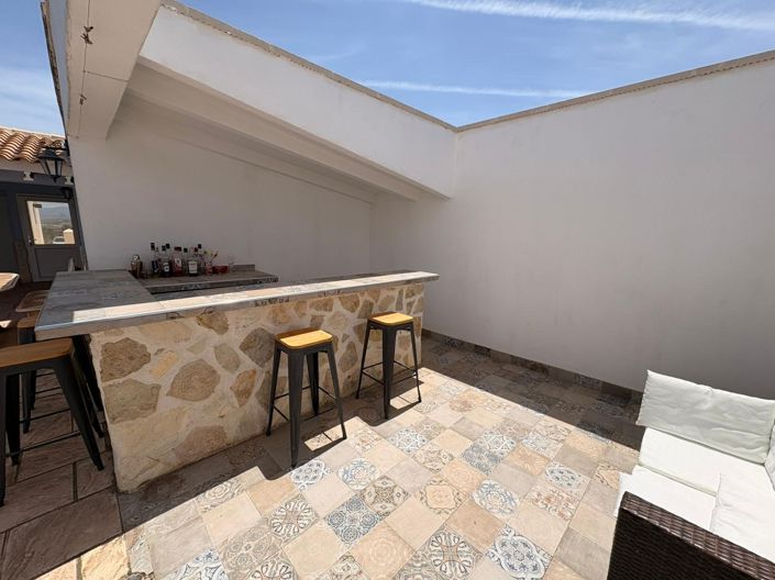 Image No.32-4 Bed Commercial for sale