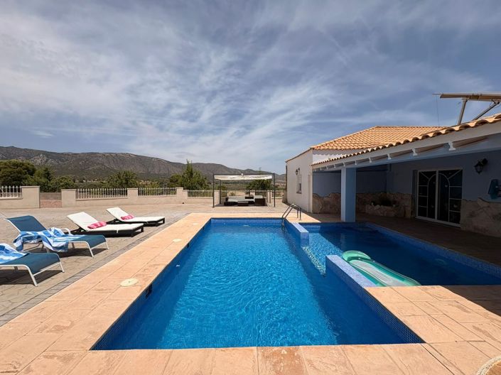 Image No.34-4 Bed Commercial for sale