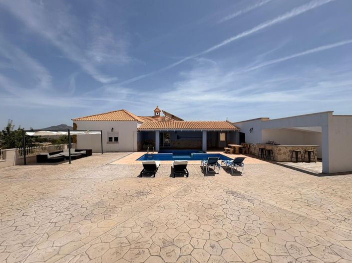 Image No.36-4 Bed Commercial for sale