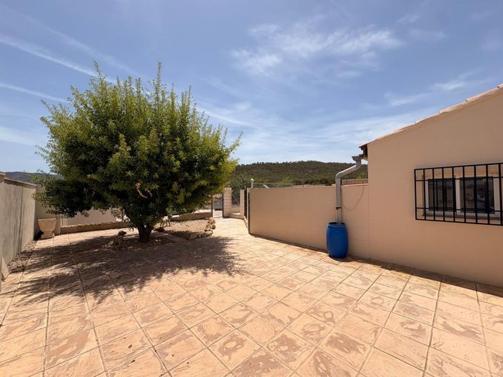 Image No.4-4 Bed Commercial for sale