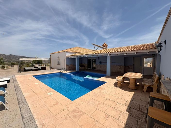 Image No.40-4 Bed Commercial for sale