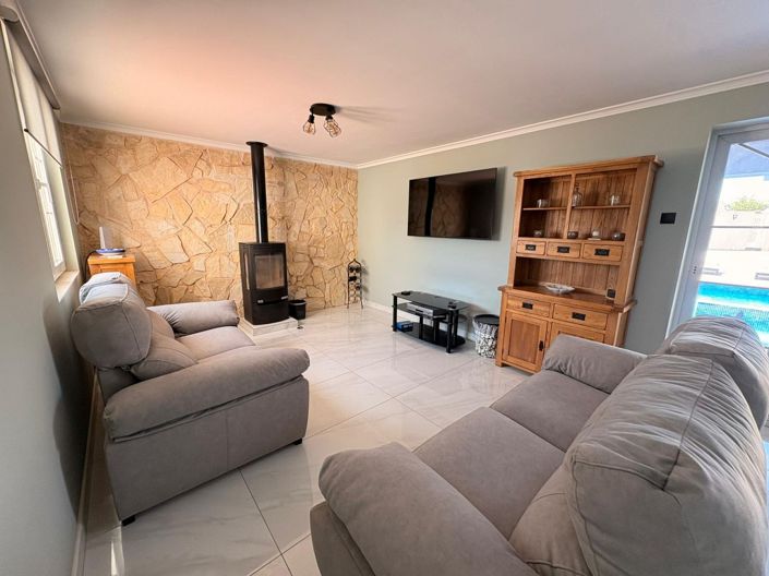 Image No.42-4 Bed Commercial for sale