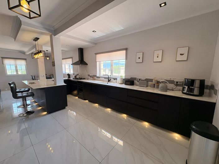 Image No.45-4 Bed Commercial for sale