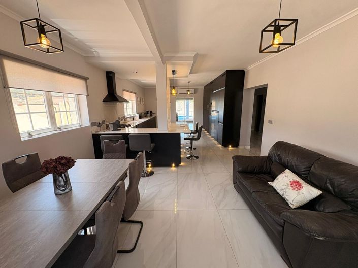 Image No.48-4 Bed Commercial for sale