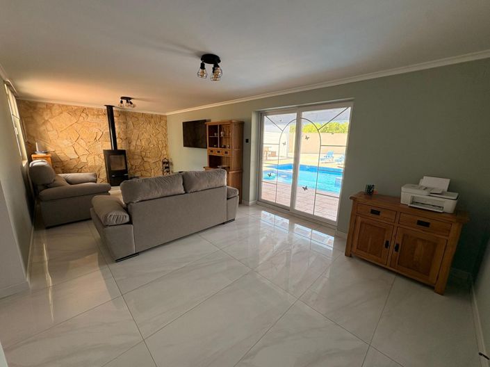 Image No.48-4 Bed Commercial for sale