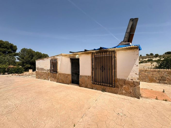 Image No.17-6 Bed Country House for sale