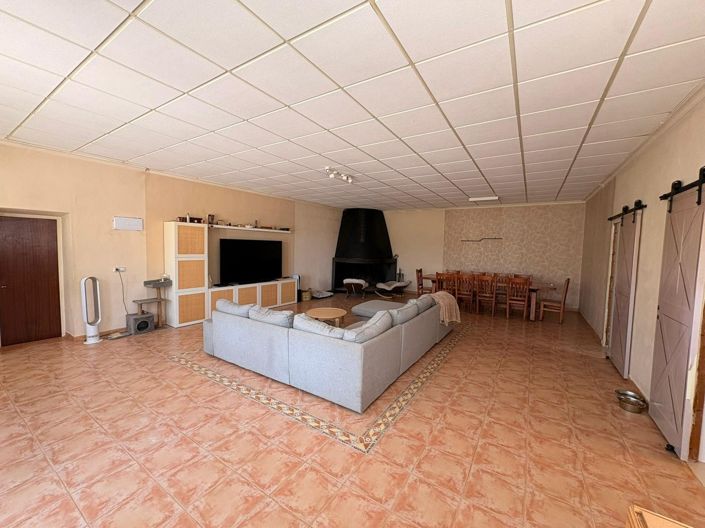 Image No.20-6 Bed Country House for sale