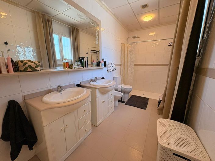 Image No.21-6 Bed Country House for sale