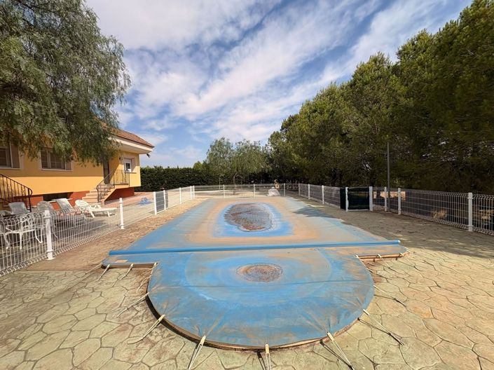 Image No.2-8 Bed Villa for sale