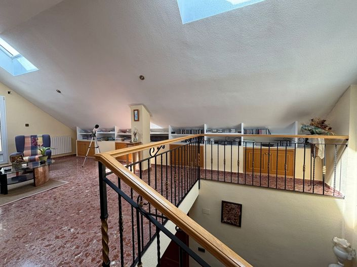 Image No.25-8 Bed Villa for sale