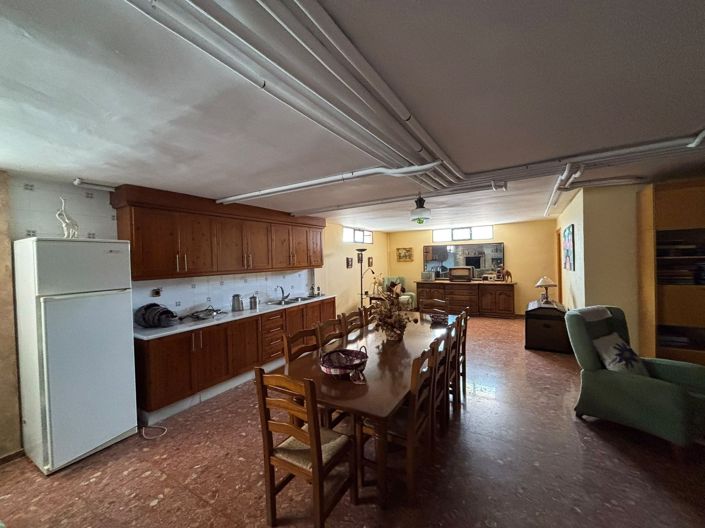Image No.28-8 Bed Villa for sale