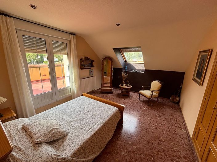 Image No.30-8 Bed Villa for sale