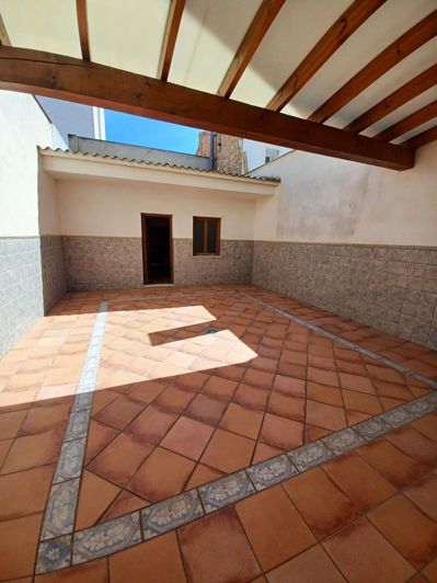 Image No.11-3 Bed Townhouse for sale