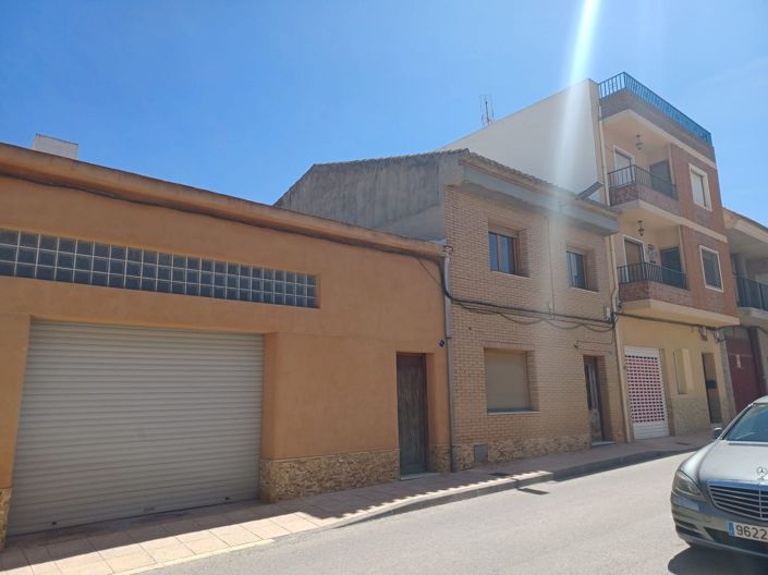 Image No.32-3 Bed Townhouse for sale