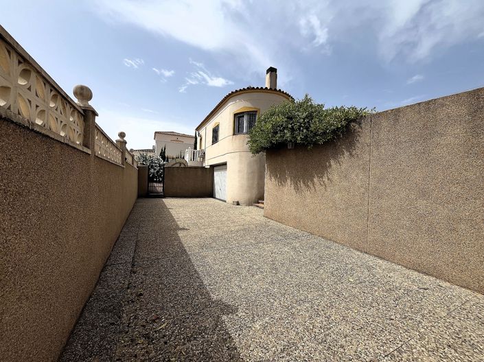 Image No.25-2 Bed Villa for sale