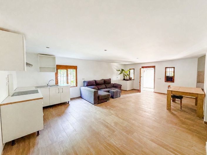 Image No.26-2 Bed Country House for sale