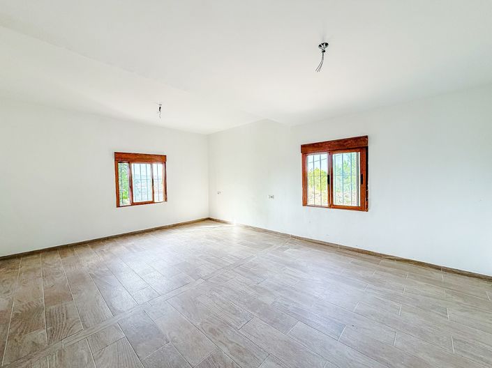 Image No.32-2 Bed Country House for sale
