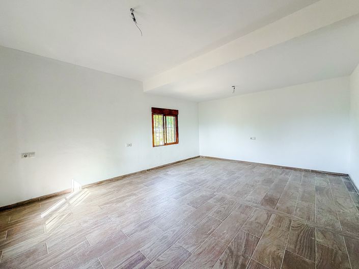 Image No.33-2 Bed Country House for sale