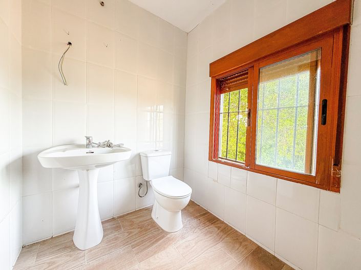 Image No.35-2 Bed Country House for sale