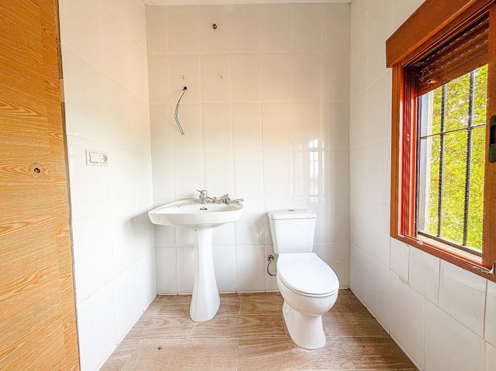 Image No.36-2 Bed Country House for sale
