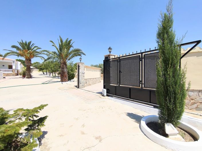 Image No.2-4 Bed Country House for sale