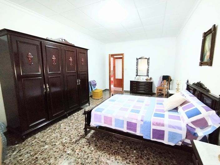 Image No.23-4 Bed Country House for sale