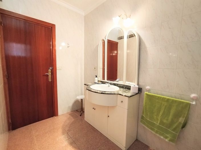 Image No.32-4 Bed Country House for sale