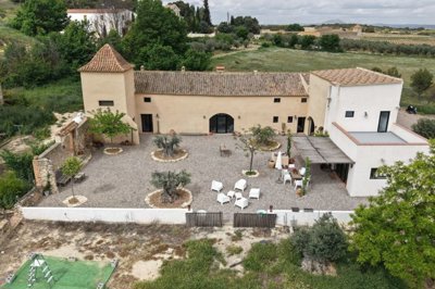 1 - Almansa, Commercial