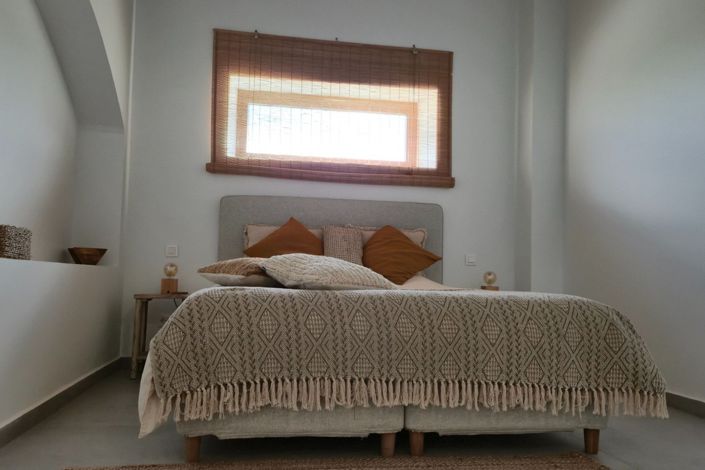 Image No.18-5 Bed Commercial for sale