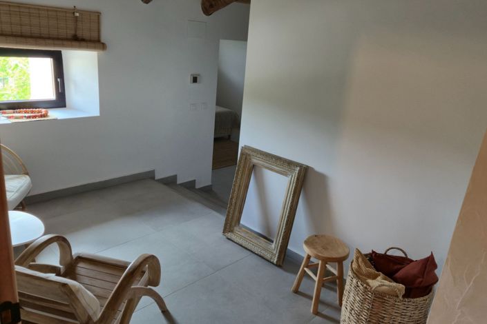 Image No.20-5 Bed Commercial for sale