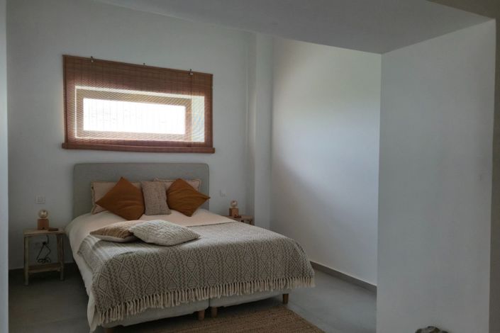 Image No.21-5 Bed Commercial for sale