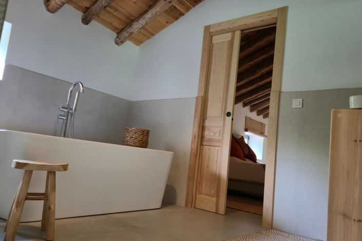 Image No.24-5 Bed Commercial for sale