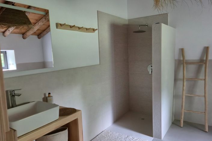 Image No.39-5 Bed Commercial for sale