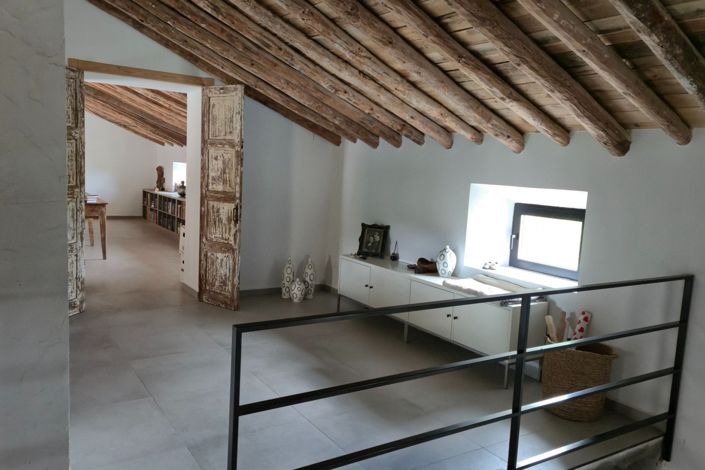 Image No.44-5 Bed Commercial for sale