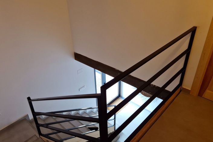 Image No.45-5 Bed Commercial for sale
