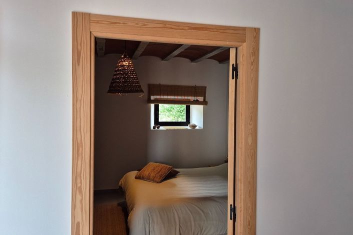 Image No.50-5 Bed Commercial for sale