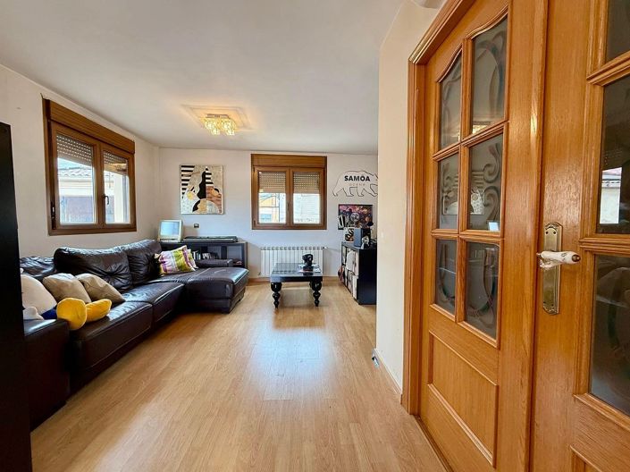 Image No.19-3 Bed Townhouse for sale